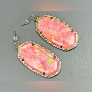 Kendra Scott Danielle Gold Earrings in Iridescent Coral Illusion